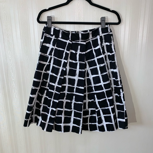 Loft black and white skirt size‎ 4